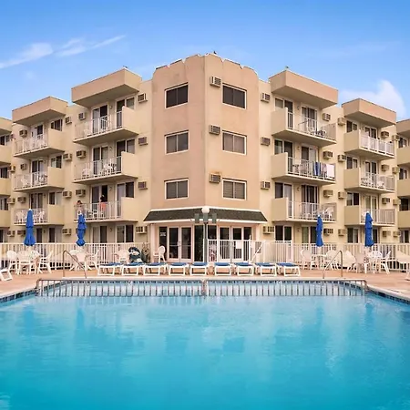 1 Bedroom 1 Bath Condo W/ A Gorgeous Pool & Sundeck!-2